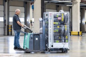Elektrogroßhändler Fega & Schmitt setzt auf Paketrollbehälter mit Tracker von Wanzl