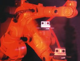 Roboter schießt Fotos aus der Hüfte