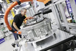 Daimler und Bosch besiegeln Zusammenarbeit