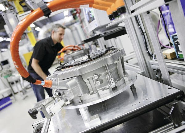 Daimler und Bosch besiegeln Zusammenarbeit