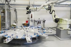 Haase Tank modernisiert seine Produktion mit Robotern von Kawasaki