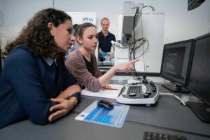 Hochschule Aalen und PTS-Prüftechnik starten Forschungsprojekt für Batterietests