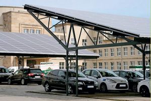 Carport und Holzhalle mit Solardächern