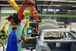 Kuka und Daimler schließen strategische Kooperation