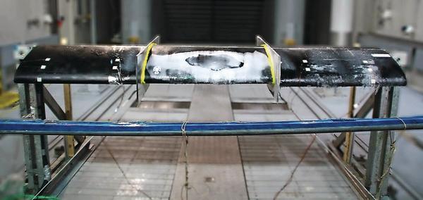 Nano Tubes enteisen Flugzeugflügel aus Faserverbund