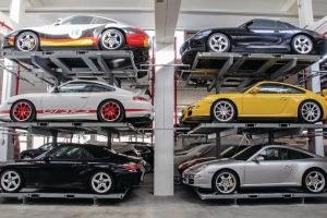 Moderne Regale für museumsreife Autos