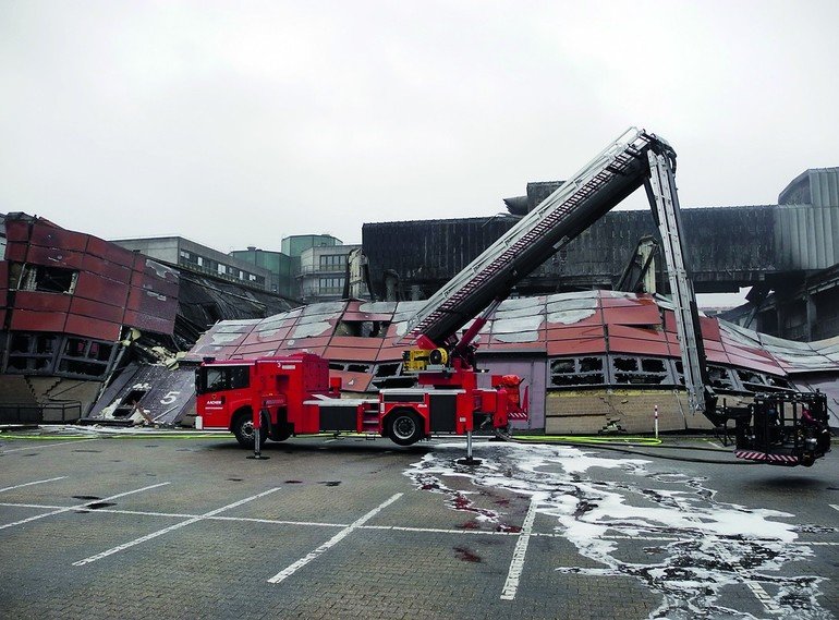 Brand vernichtet Maschinenhalle