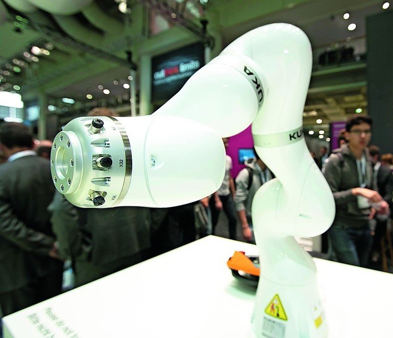 Roboter wird mit Watson lernfähig