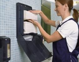 Tüv-Studie bescheinigt Papierhandtüchern Hygiene-Vorsprung beim Händetrocknen