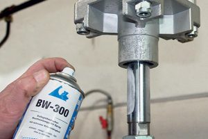 Vollsynthetisches Feinöl-Spray sichert Funktion auf Dauer