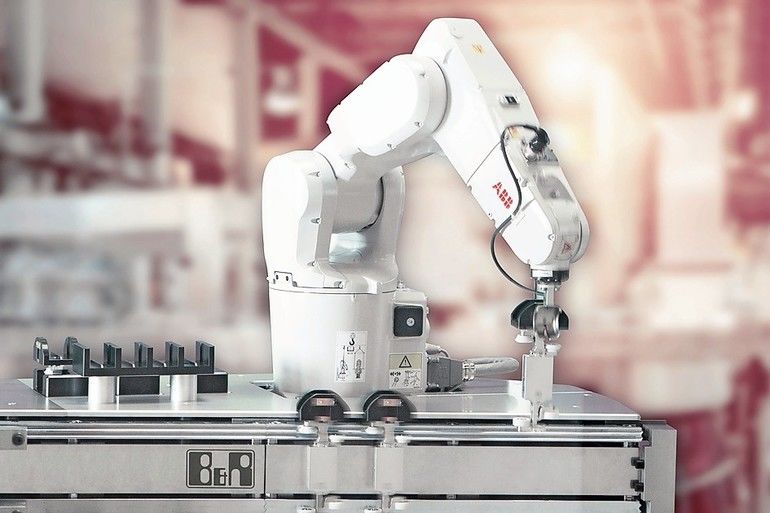 B&R zeigt, wie Roboter und Maschine eins werden