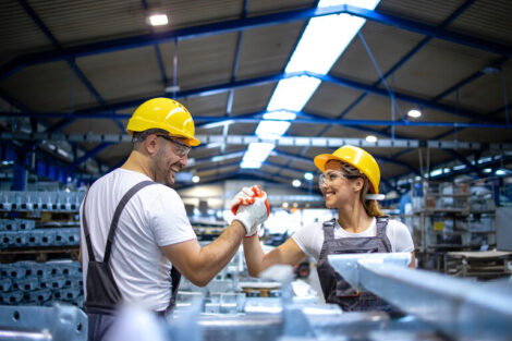 Studie zeigt: Deskless Workers wollen wertgeschätzt und gut bezahlt werden