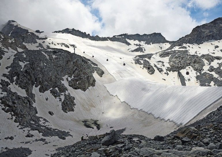 Gletscherschutzvlies soll das Ökosystem der Berge schützen