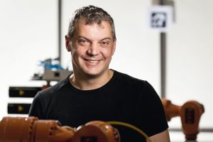 Prof. Torsten Kröger vom KIT warnt vor überzogenen Erwartungshaltungen in der Robotik