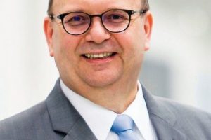Prof. Dr. Peter Hofmann wird neuer Kuka-Vorstand für Technik und Entwicklung in Augsburg