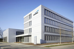 Über 30 Metall-3D-Drucker stehen im neuen Kompetenzzentrum von Materialise in Bremen