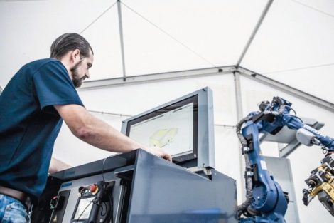 Forschungsprojekt Robonet 4.0 macht Roboter zu Handwerkern