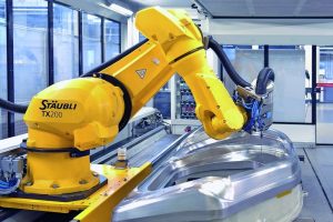 Roboter von Stäubli sind für die Metallbearbeitung konstruiert