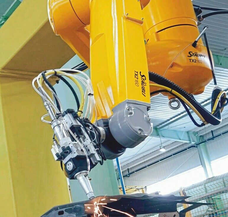 Stäubli präsentiert Sechsachs-Roboter fürs Faserlaserschneiden