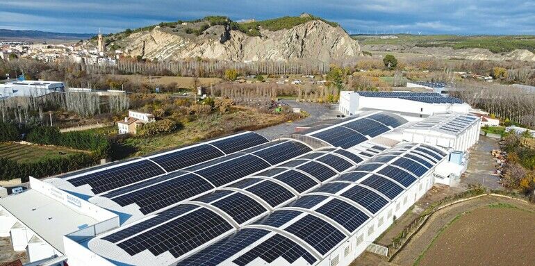 Wie Photovoltaik energieintensive Unternehmen für die Zukunft rüstet