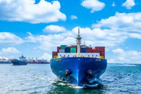 Containerfrachtschiff_im_Ozean,_Exporte