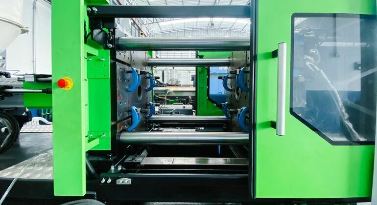 Injection_moulding_machine