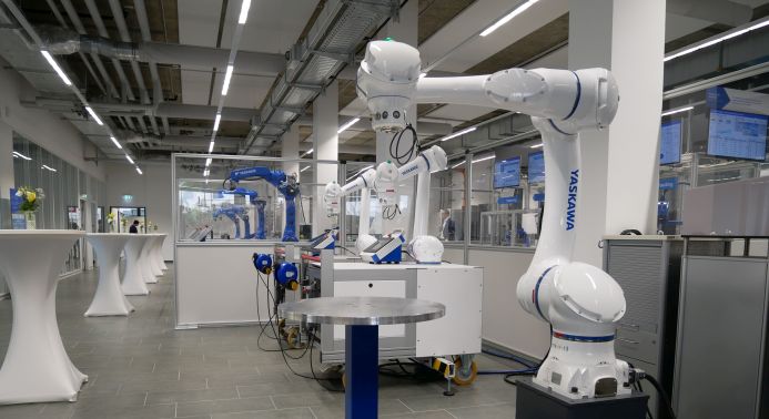 Yaskawa Headquarter Hattersheim Roboter weiss