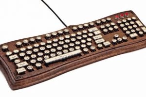 Steampunk-Keyboard als Eyecatcher im Büro