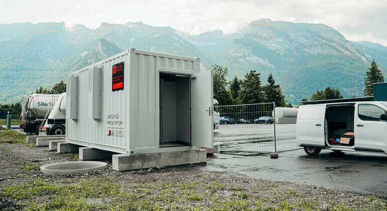 _The_innovative_energy_storage_system_from_e.battery_systems_stores_around_1.6_megawatt_hours_of_power_generated_by_the_PV_facility_at_Bischof_Lebensmittellogistik_in_Sennwald_(Switzerland)._